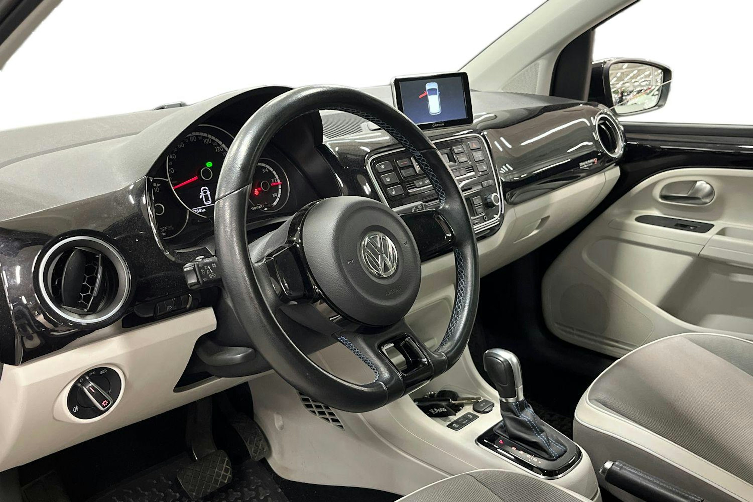 musta Volkswagen up! 2015 kuva 3.