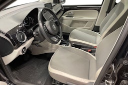 musta Volkswagen up! 2015 kuva 6.