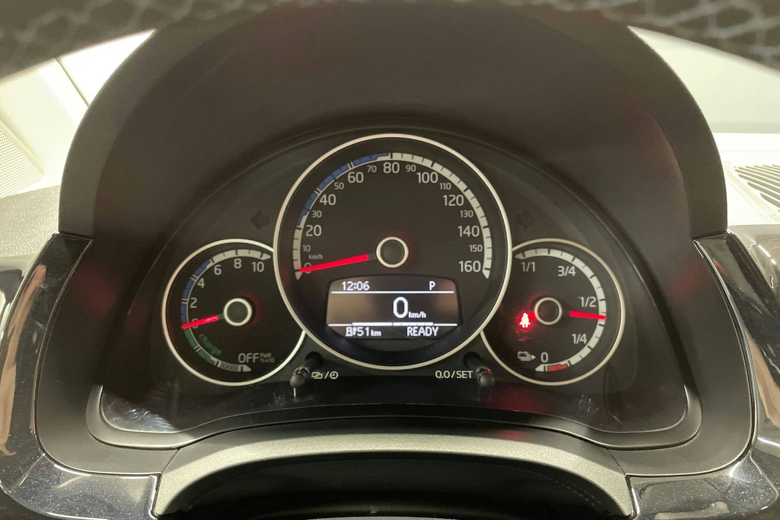 musta Volkswagen up! 2015 kuva 13.