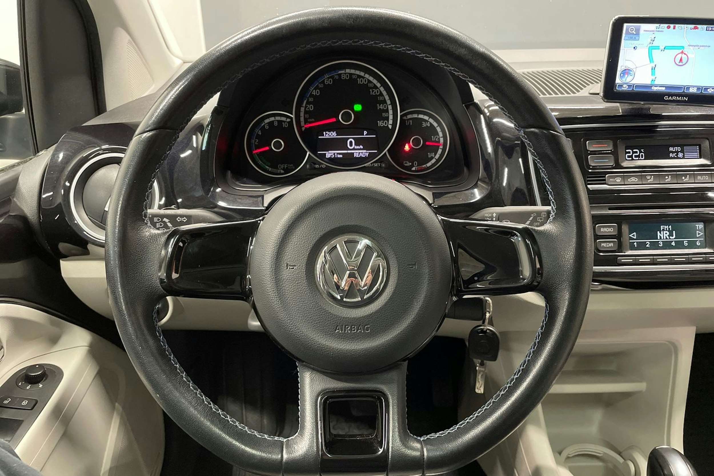 musta Volkswagen up! 2015 kuva 14.
