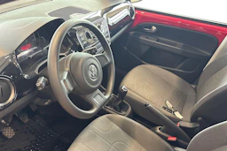 Punainen Volkswagen up! 2015 kuva 8.