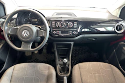 Punainen Volkswagen up! 2015 kuva 9.