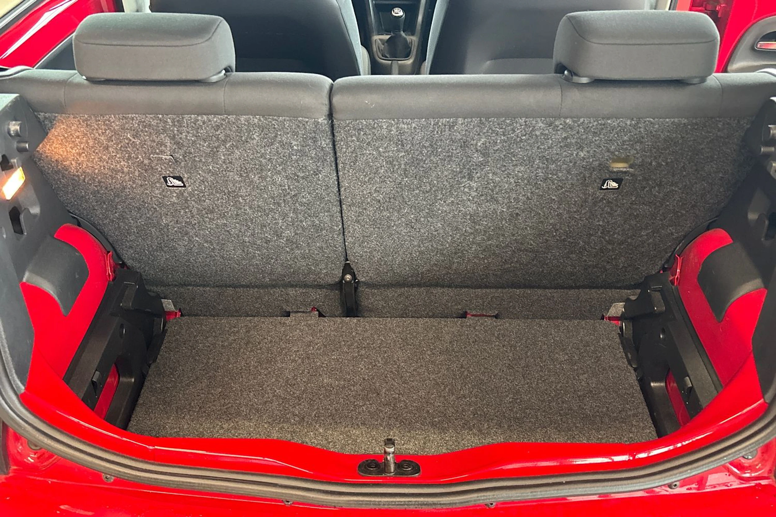 Punainen Volkswagen up! 2015 kuva 16.