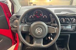 Punainen Volkswagen up! 2015 kuva 28.