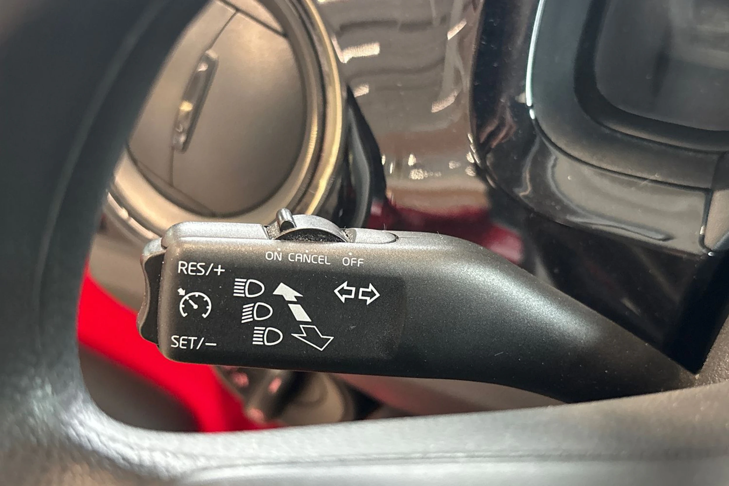 Punainen Volkswagen up! 2015 kuva 29.