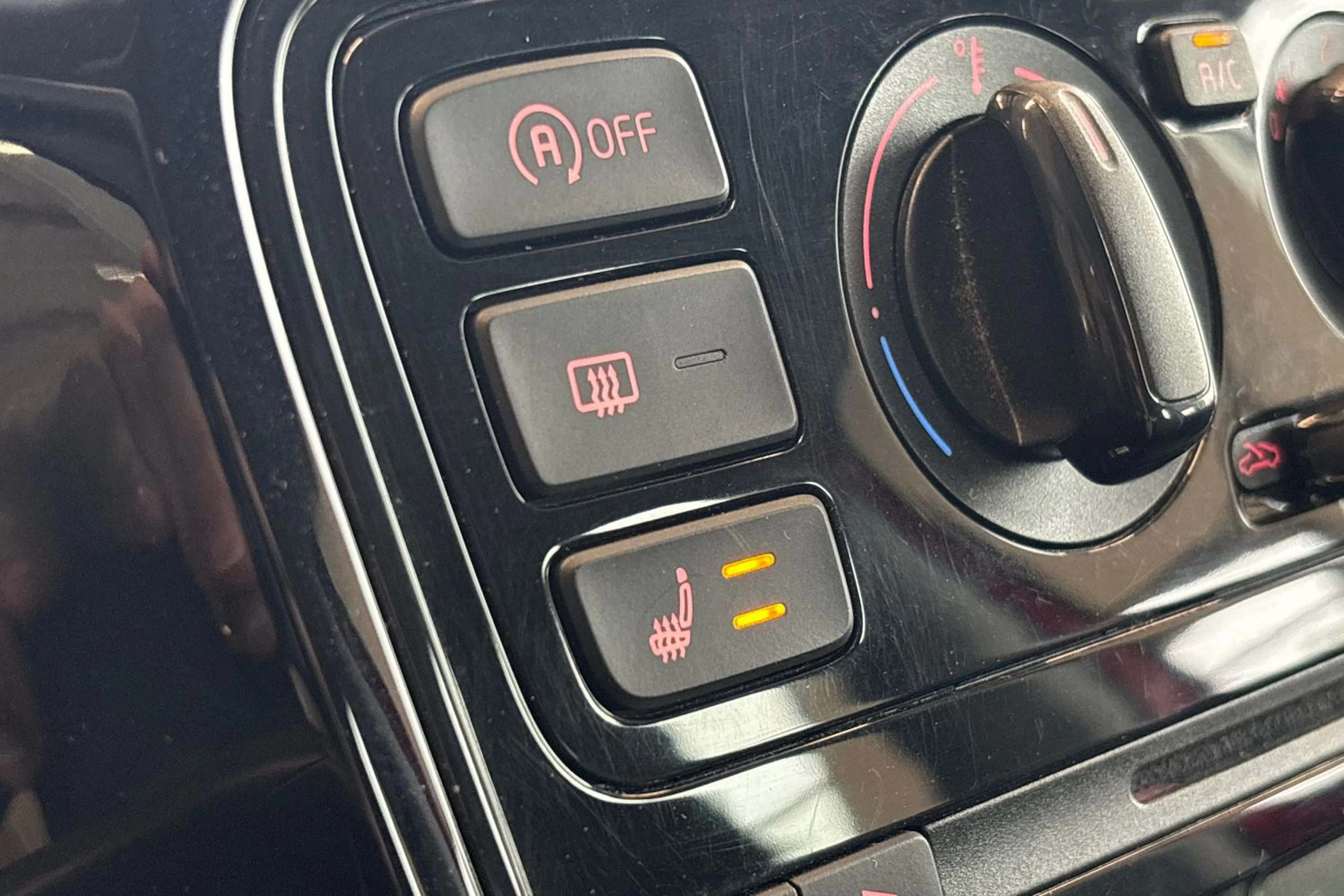 Punainen Volkswagen up! 2015 kuva 31.