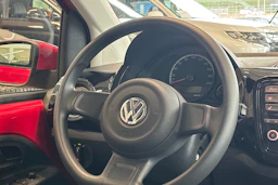 Punainen Volkswagen up! 2015 kuva 33.