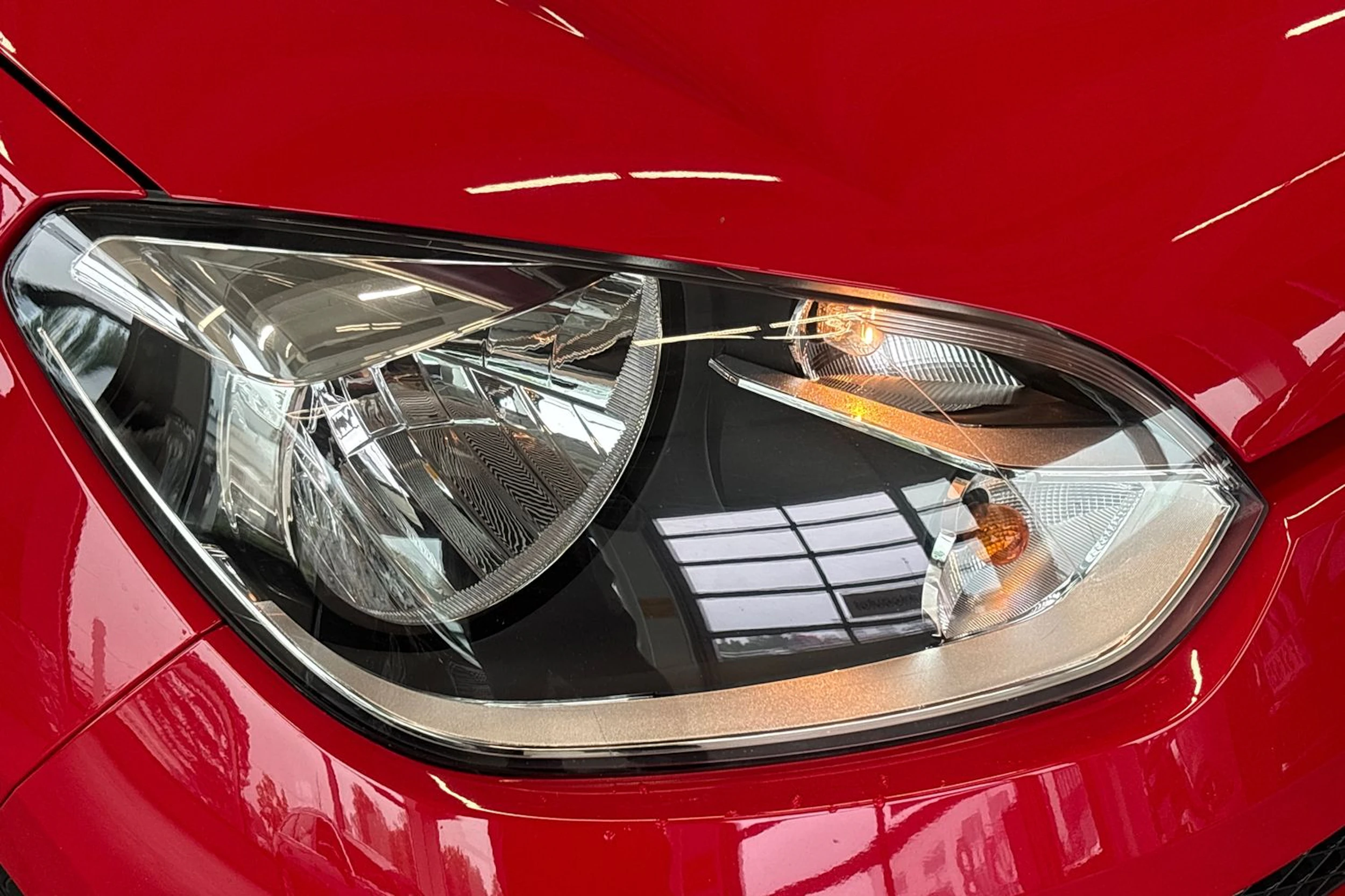 Punainen Volkswagen up! 2015 kuva 35.