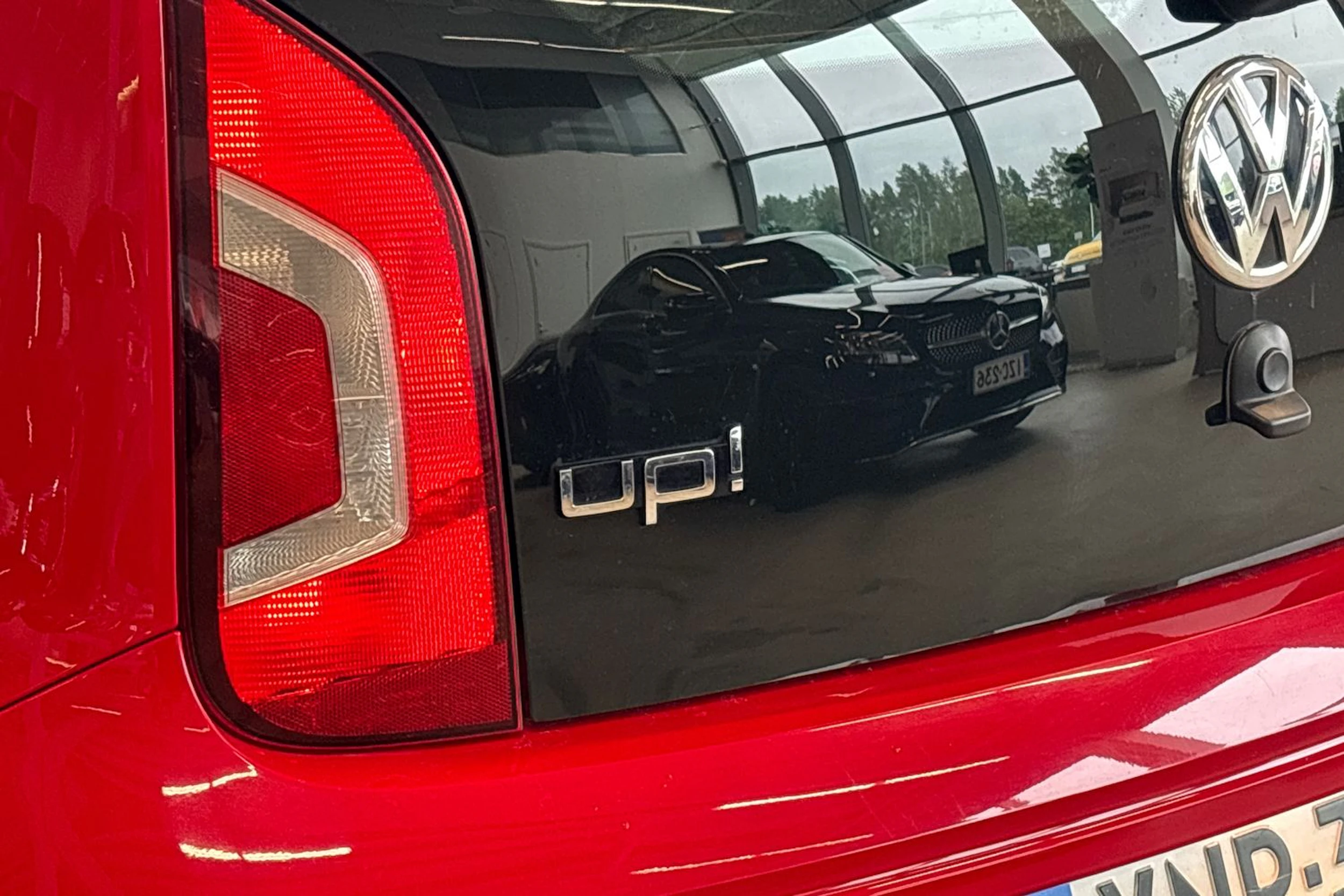 Punainen Volkswagen up! 2015 kuva 37.