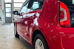 Punainen Volkswagen up! 2015 kuva 38.