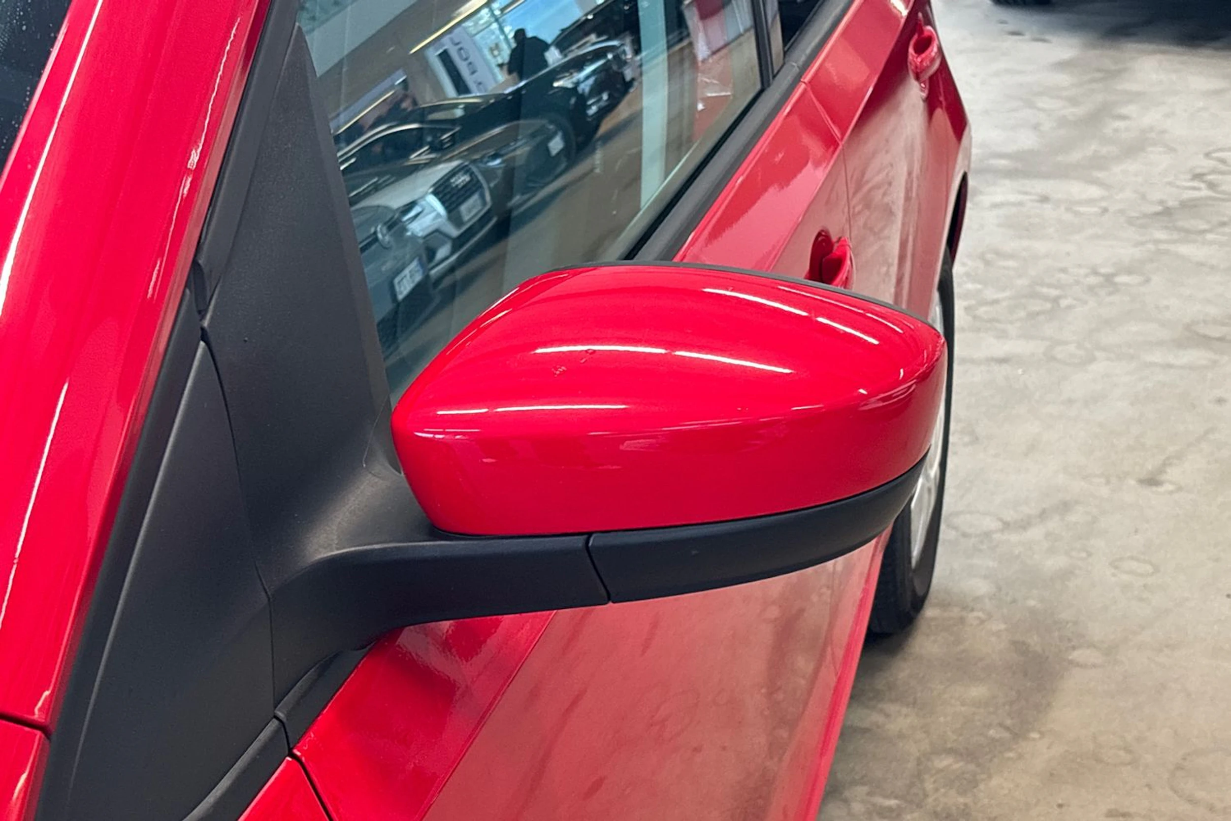 Punainen Volkswagen up! 2015 kuva 39.