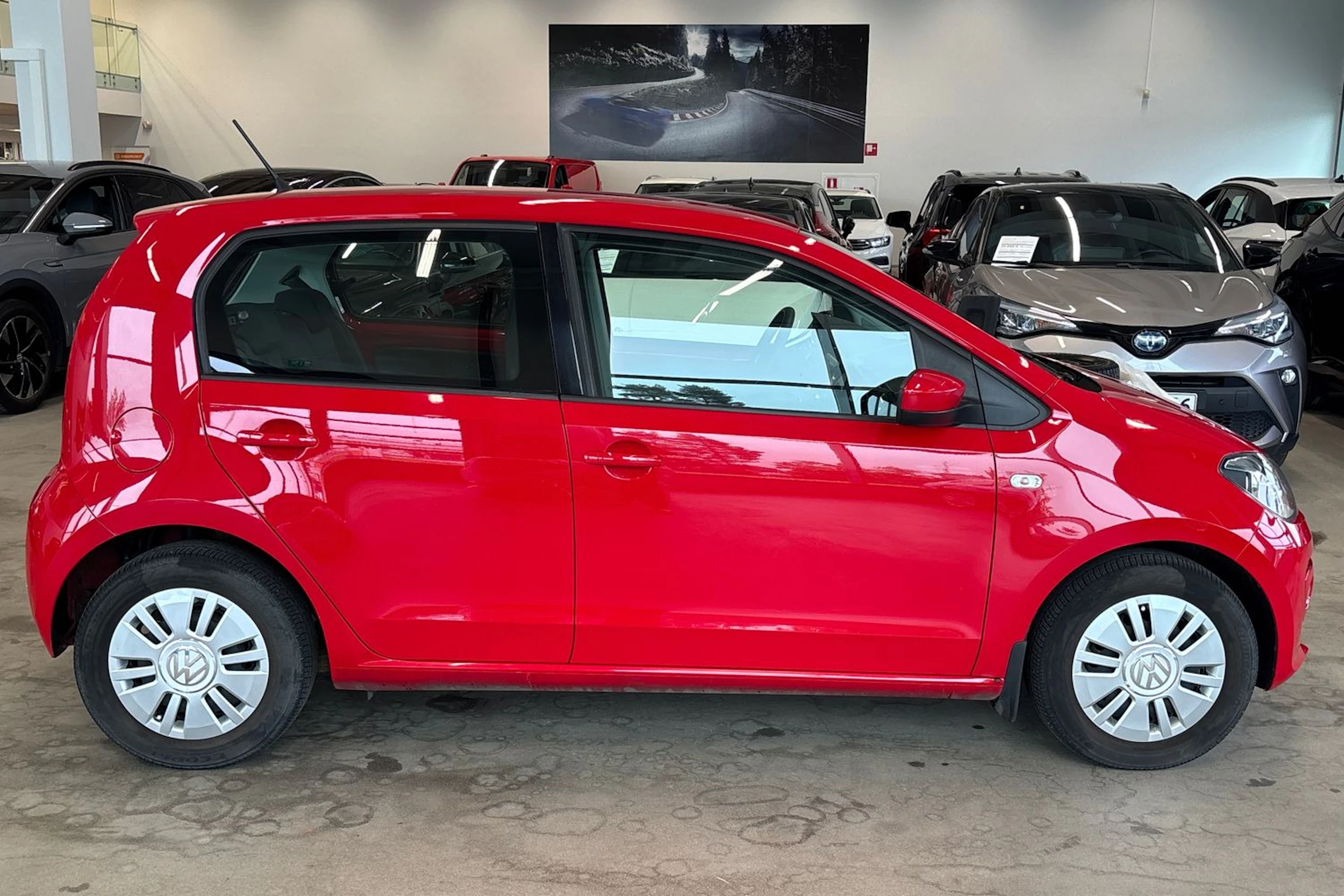 Punainen Volkswagen up! 2015 kuva 40.