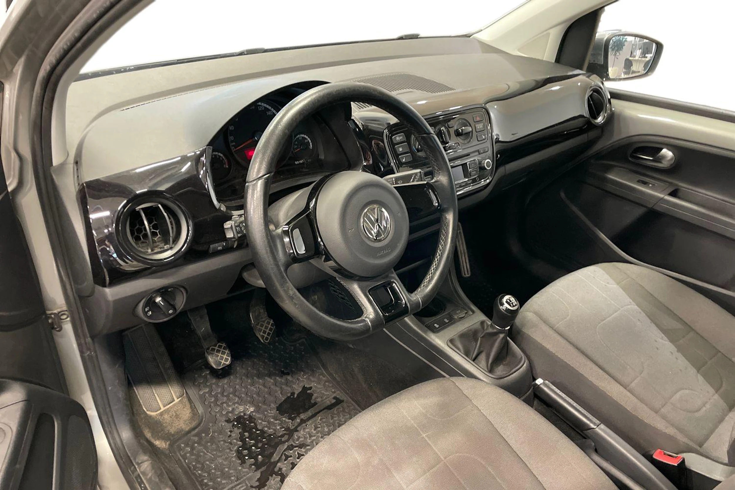 Harmaa Volkswagen up! 2016 kuva 3.