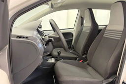Valkoinen Volkswagen up! 2017 kuva 16.