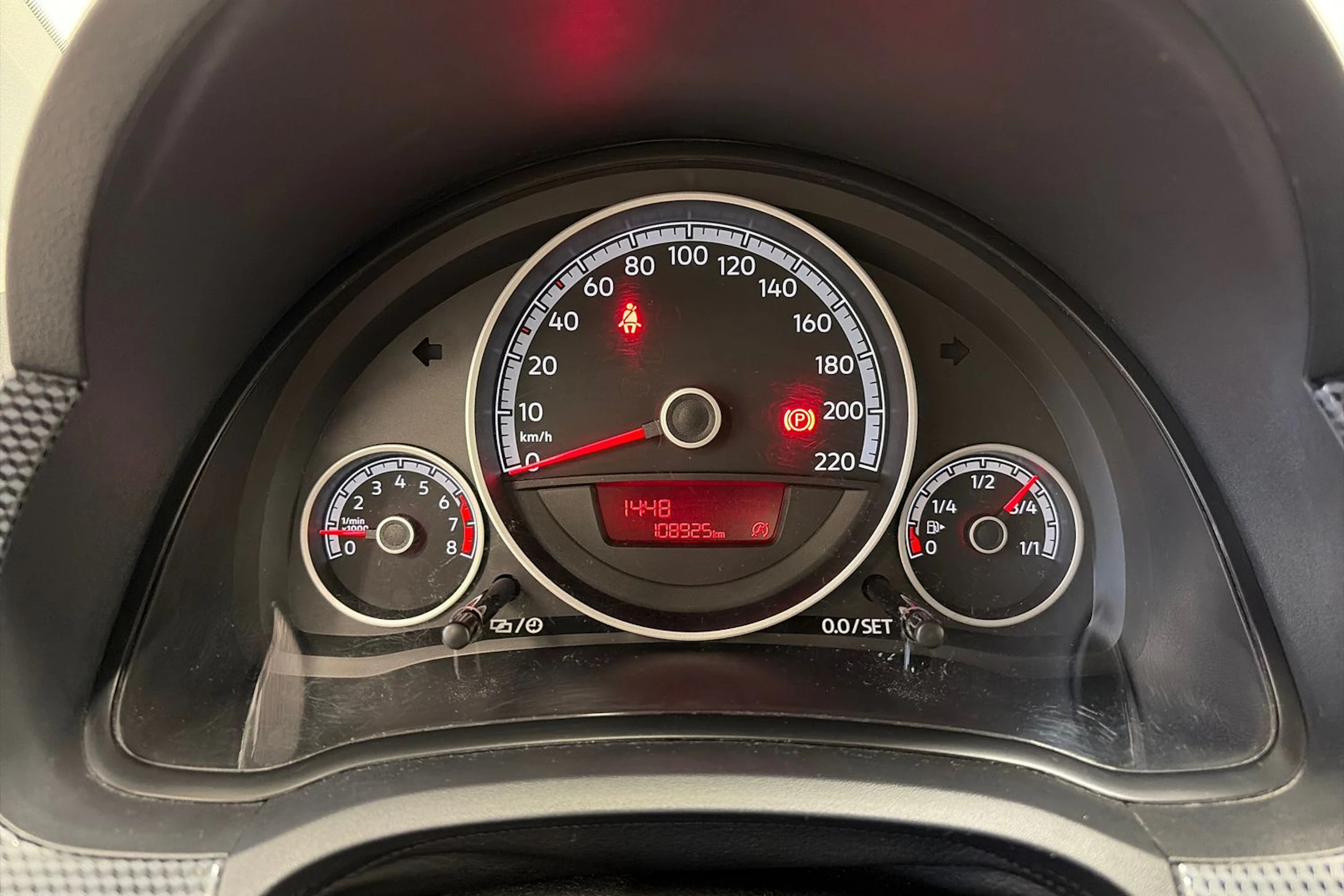 Valkoinen Volkswagen up! 2017 kuva 17.