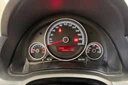 Valkoinen Volkswagen up! 2017 kuva 17.