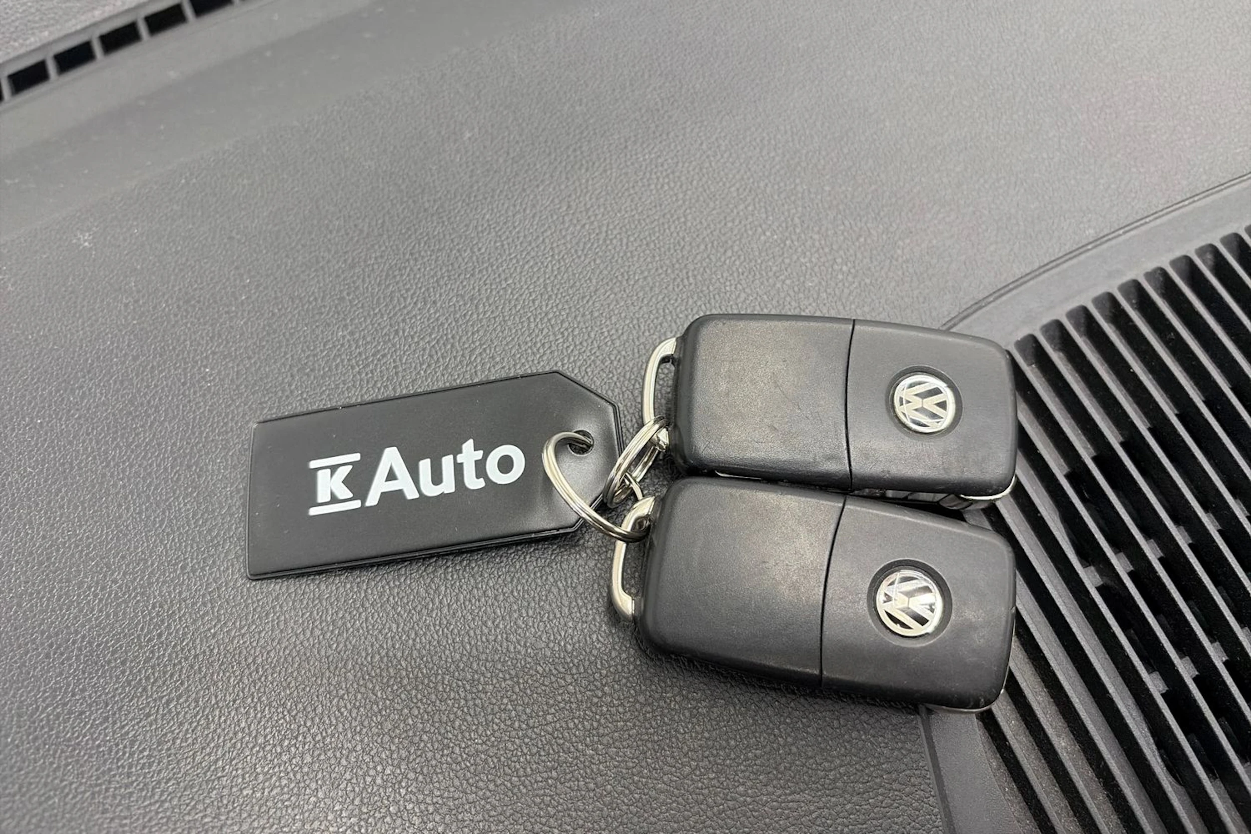 Valkoinen Volkswagen up! 2017 kuva 22.