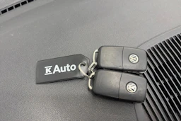 Valkoinen Volkswagen up! 2017 kuva 22.