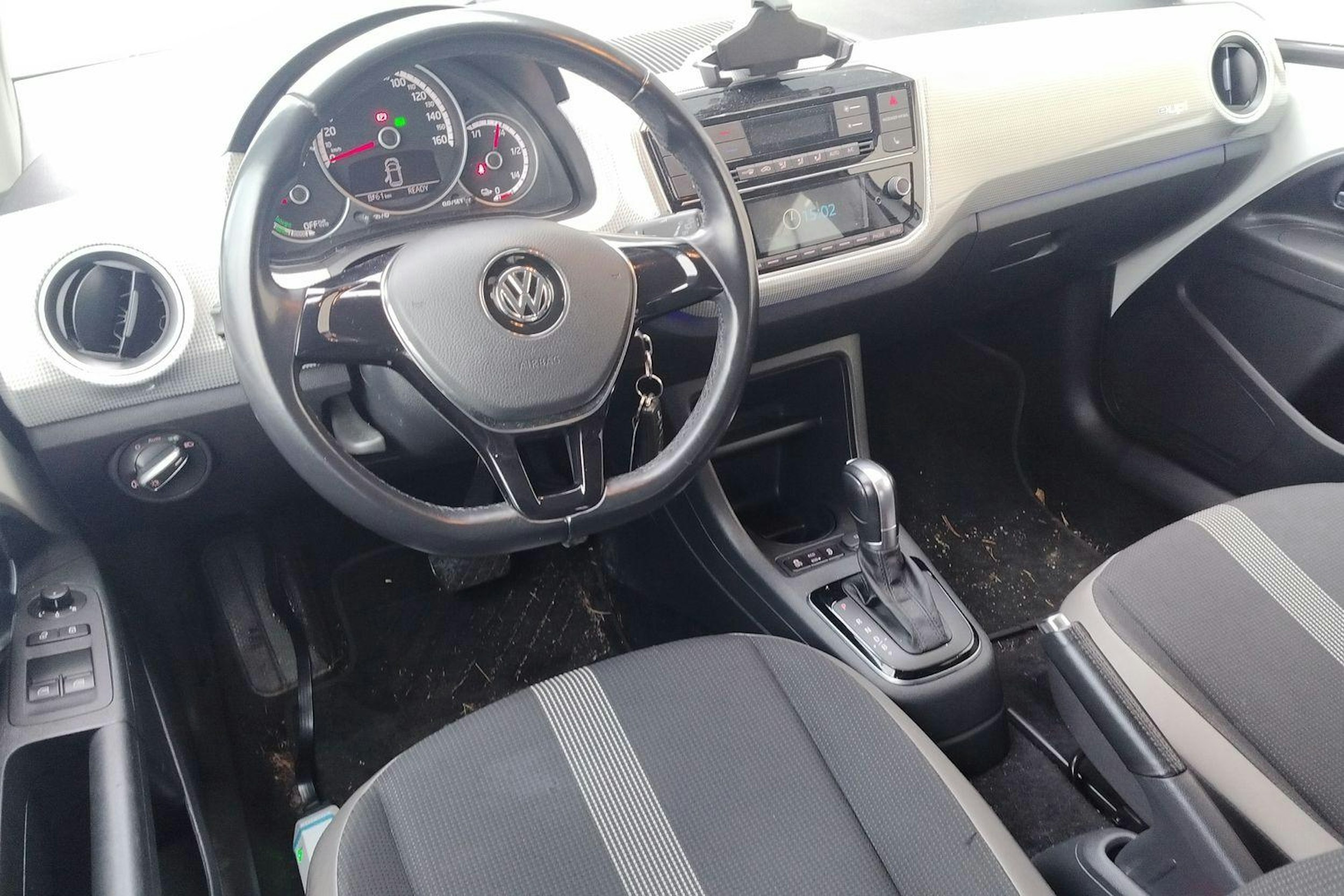 valkoinen Volkswagen up! 2017 kuva 3.