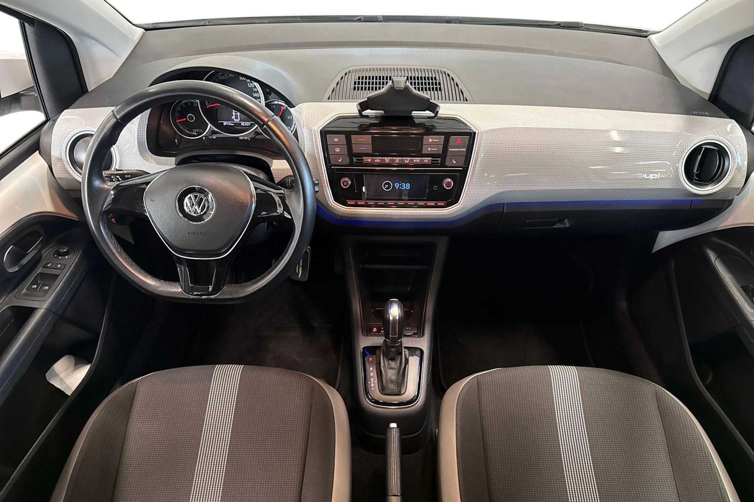 valkoinen Volkswagen up! 2017 kuva 9.