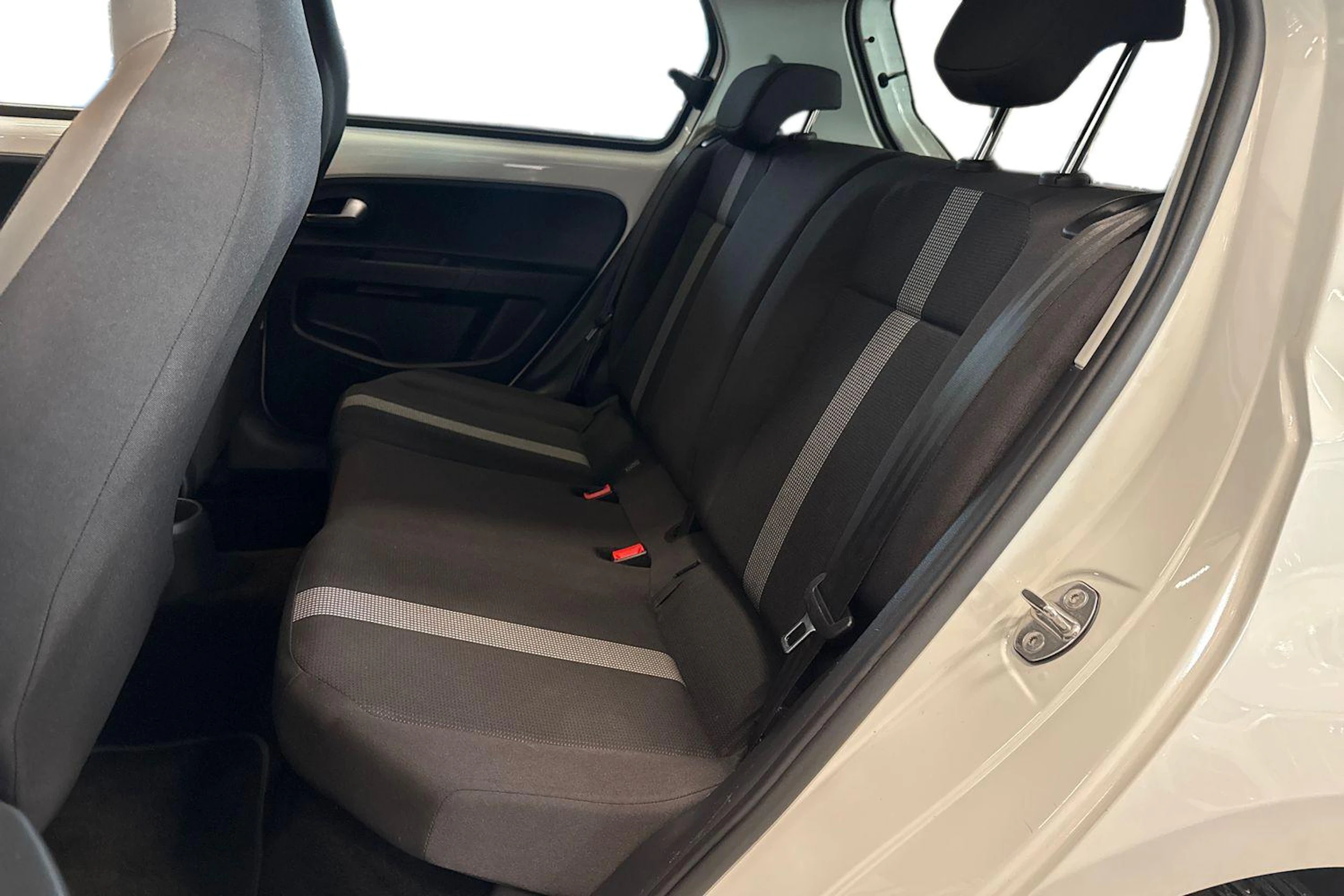 valkoinen Volkswagen up! 2017 kuva 10.