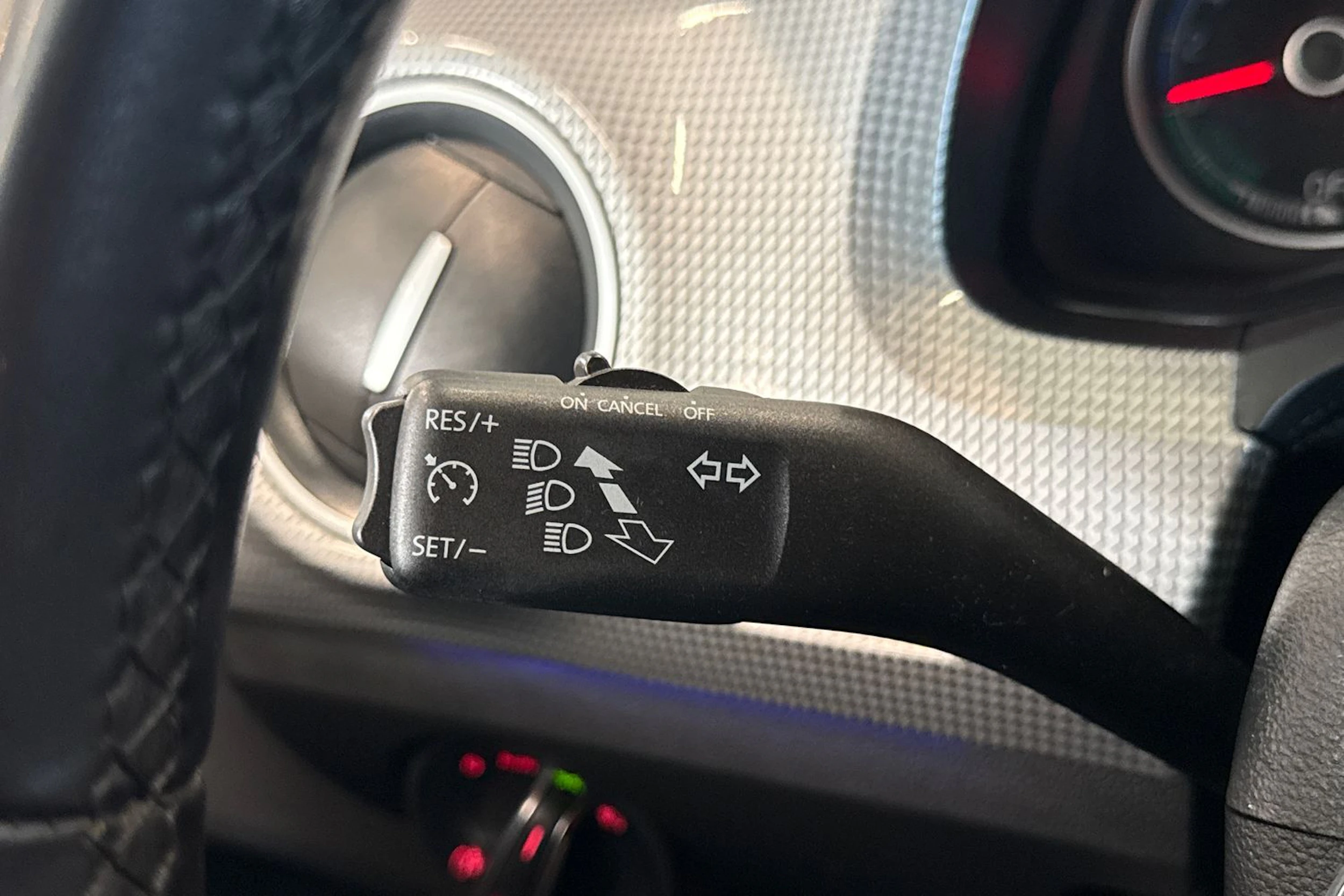 valkoinen Volkswagen up! 2017 kuva 15.