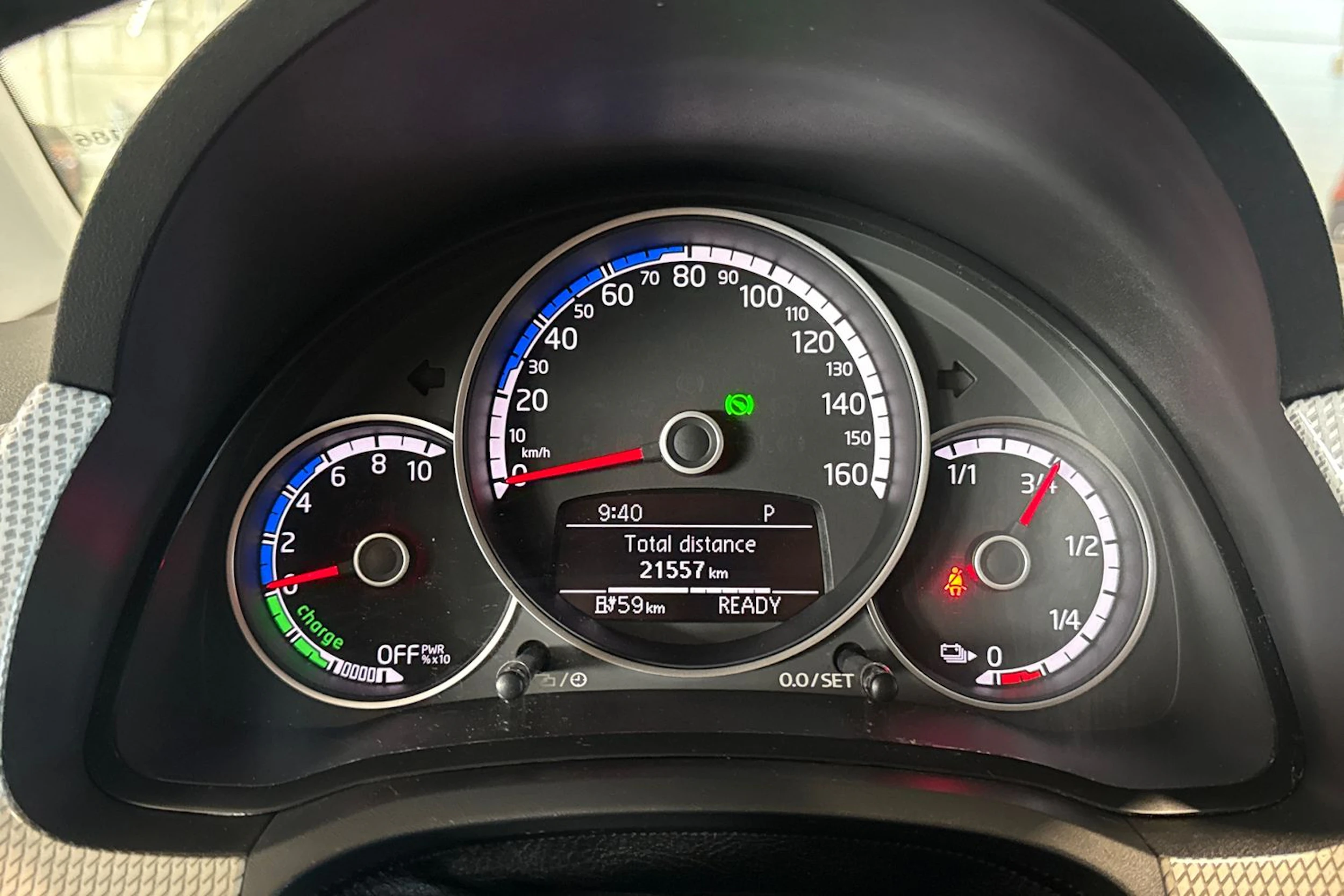 valkoinen Volkswagen up! 2017 kuva 16.