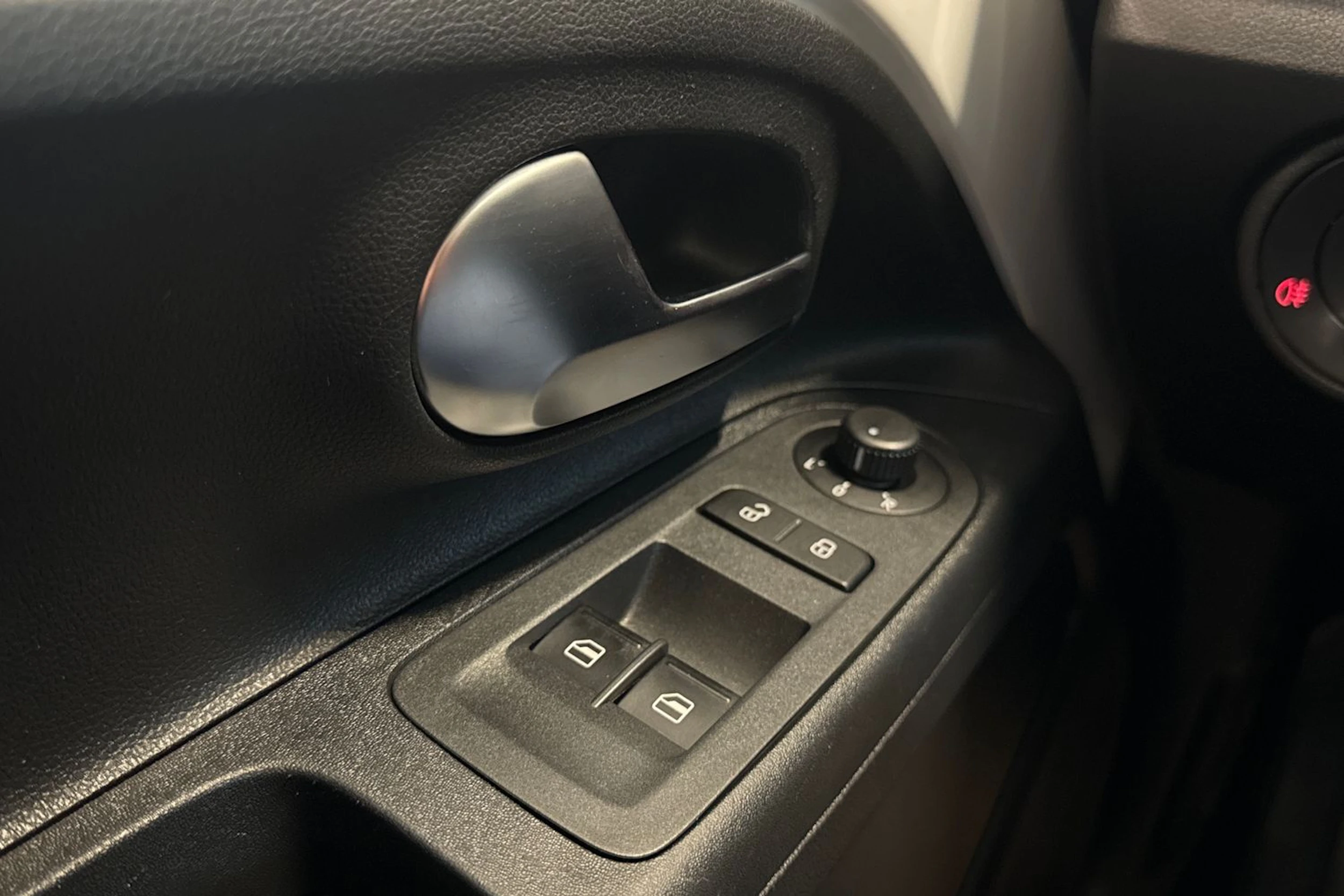 valkoinen Volkswagen up! 2017 kuva 17.