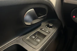 valkoinen Volkswagen up! 2017 kuva 17.