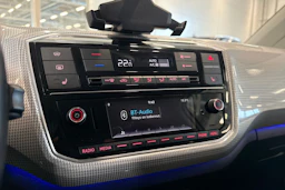 valkoinen Volkswagen up! 2017 kuva 19.