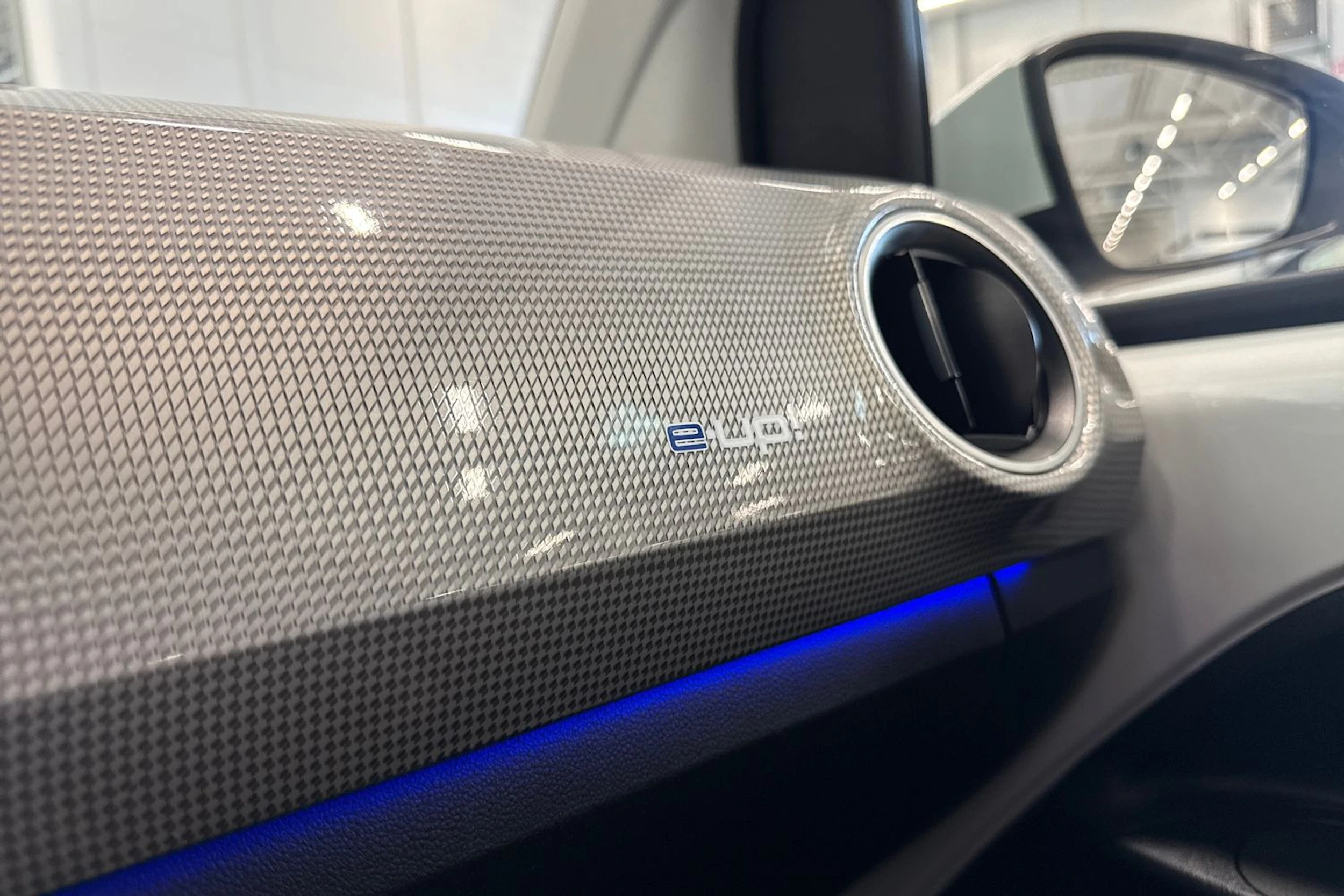 valkoinen Volkswagen up! 2017 kuva 20.