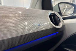 valkoinen Volkswagen up! 2017 kuva 20.