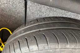 valkoinen Volkswagen up! 2017 kuva 23.