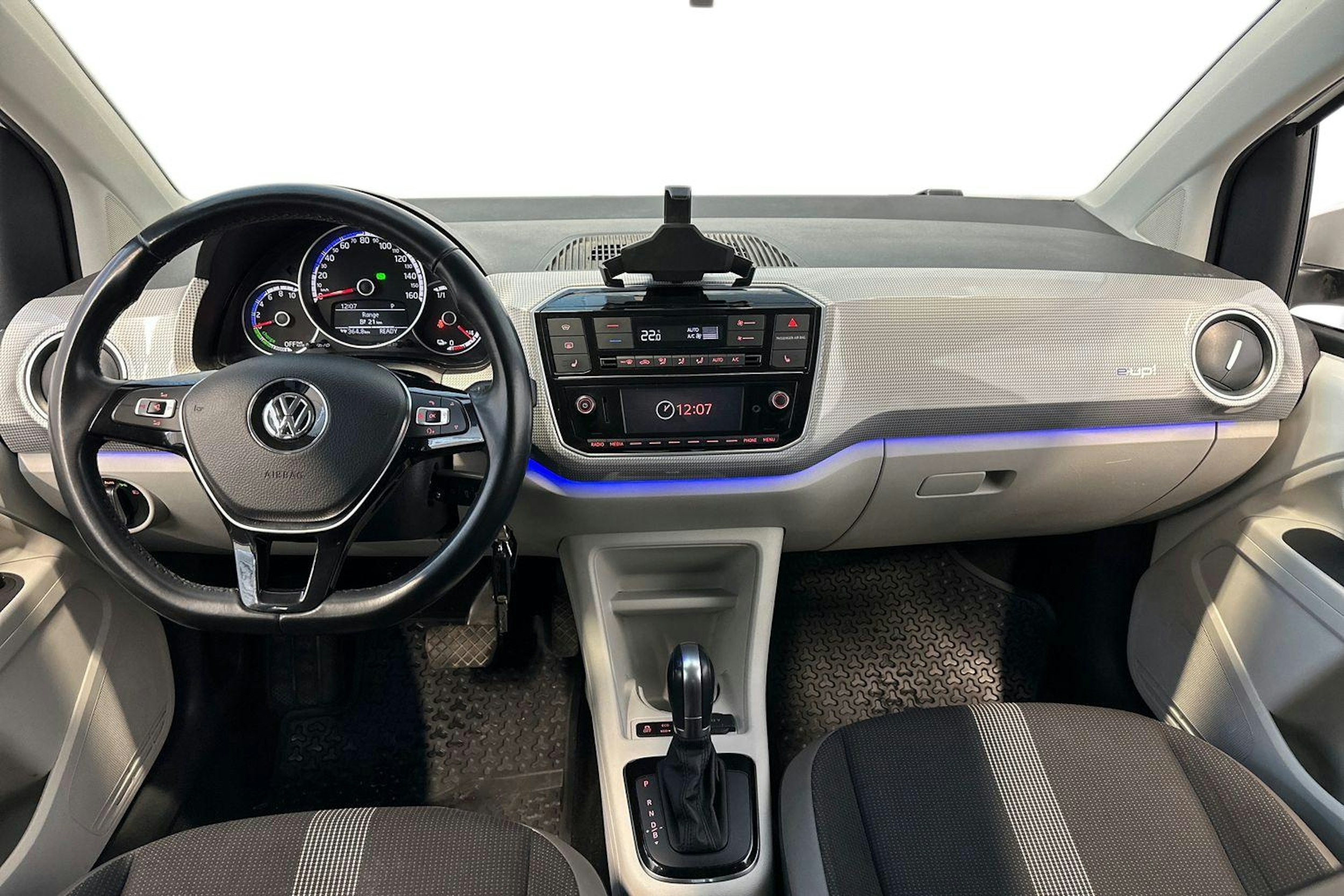 valkoinen Volkswagen up! 2018 kuva 8.