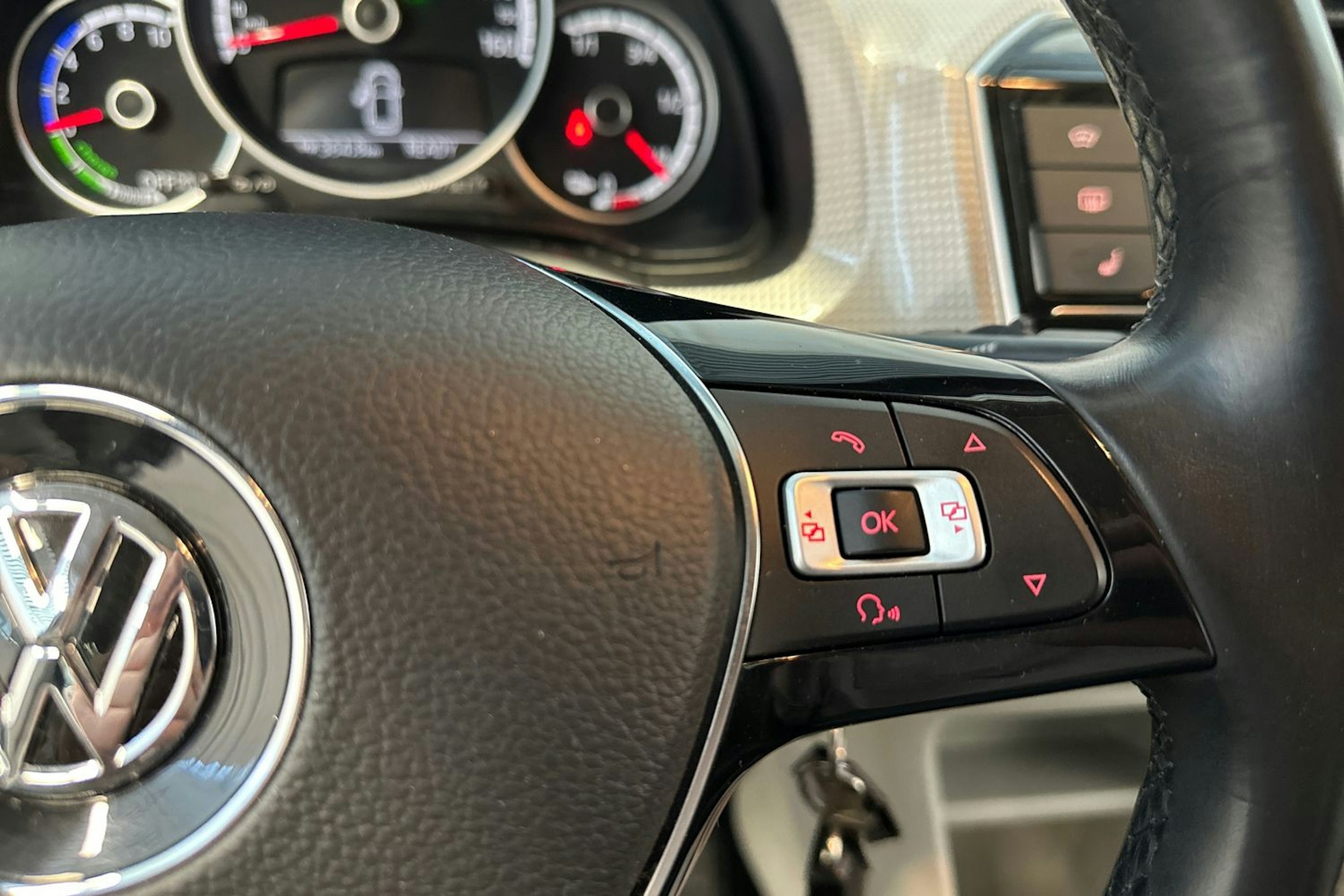 valkoinen Volkswagen up! 2018 kuva 17.