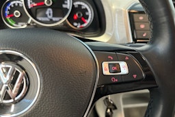 valkoinen Volkswagen up! 2018 kuva 17.