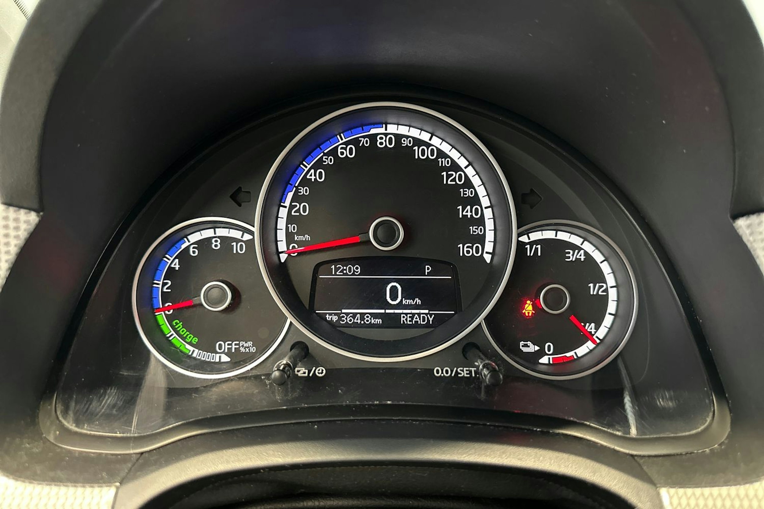 valkoinen Volkswagen up! 2018 kuva 18.