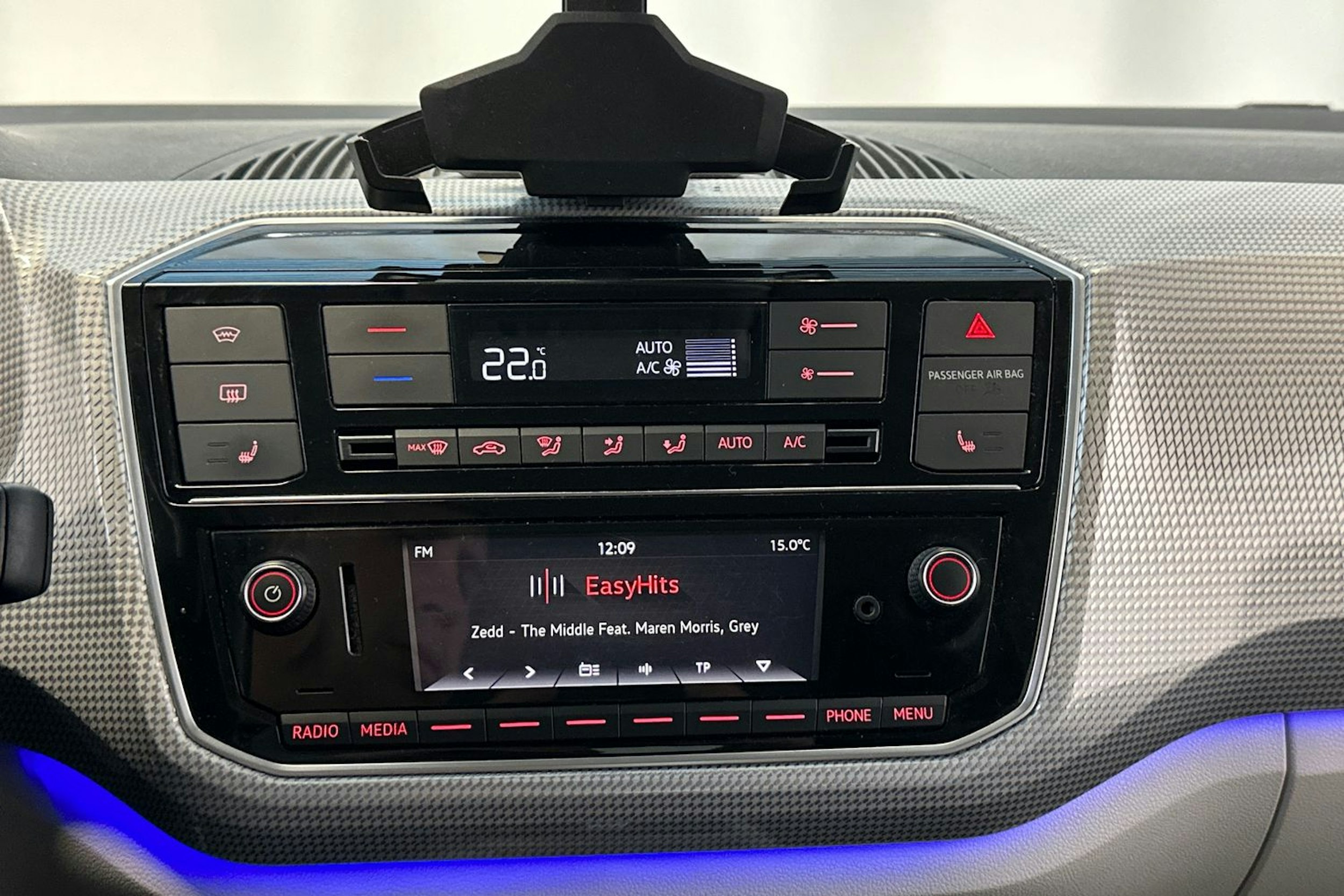 valkoinen Volkswagen up! 2018 kuva 19.