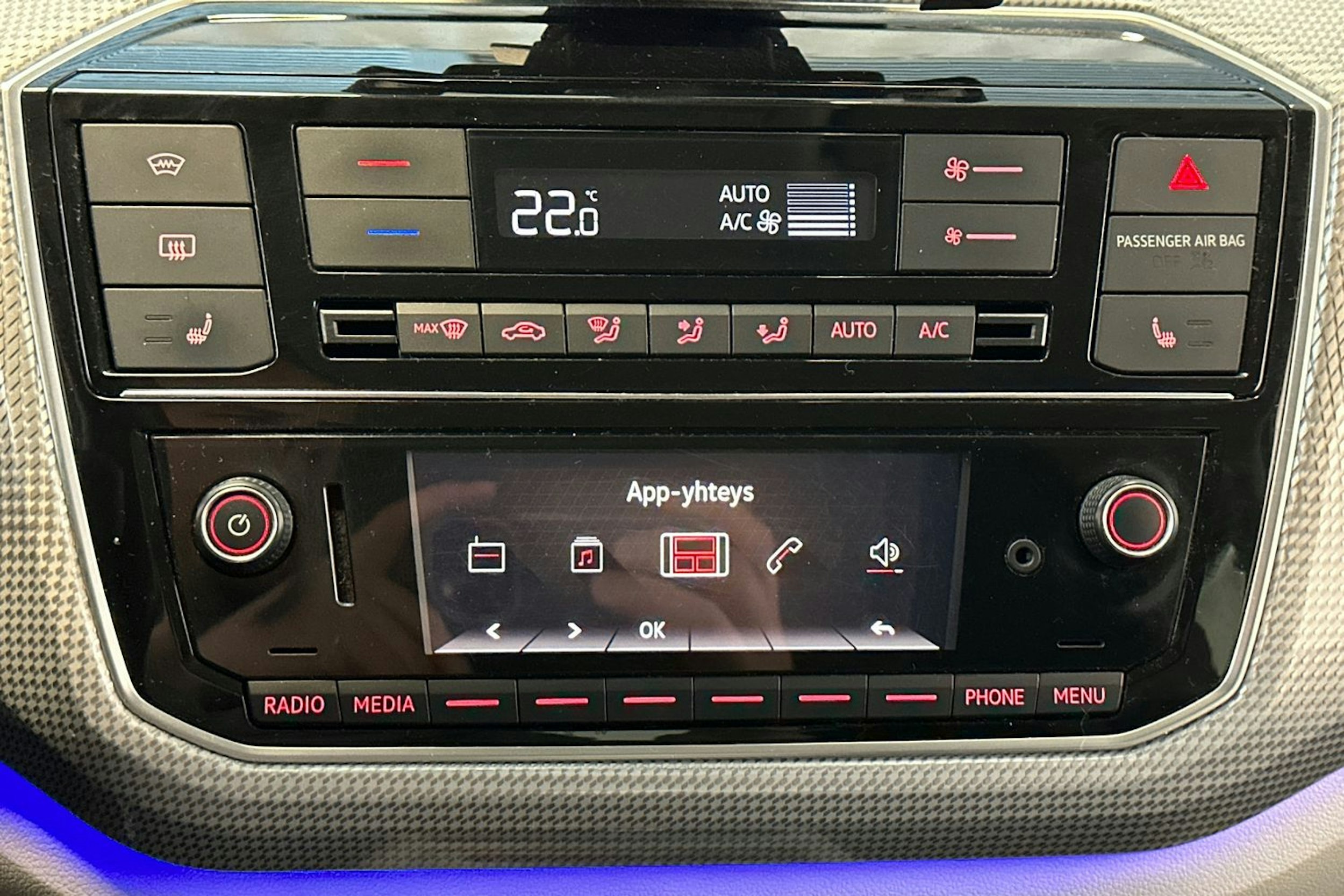 valkoinen Volkswagen up! 2018 kuva 20.