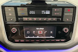 valkoinen Volkswagen up! 2018 kuva 20.