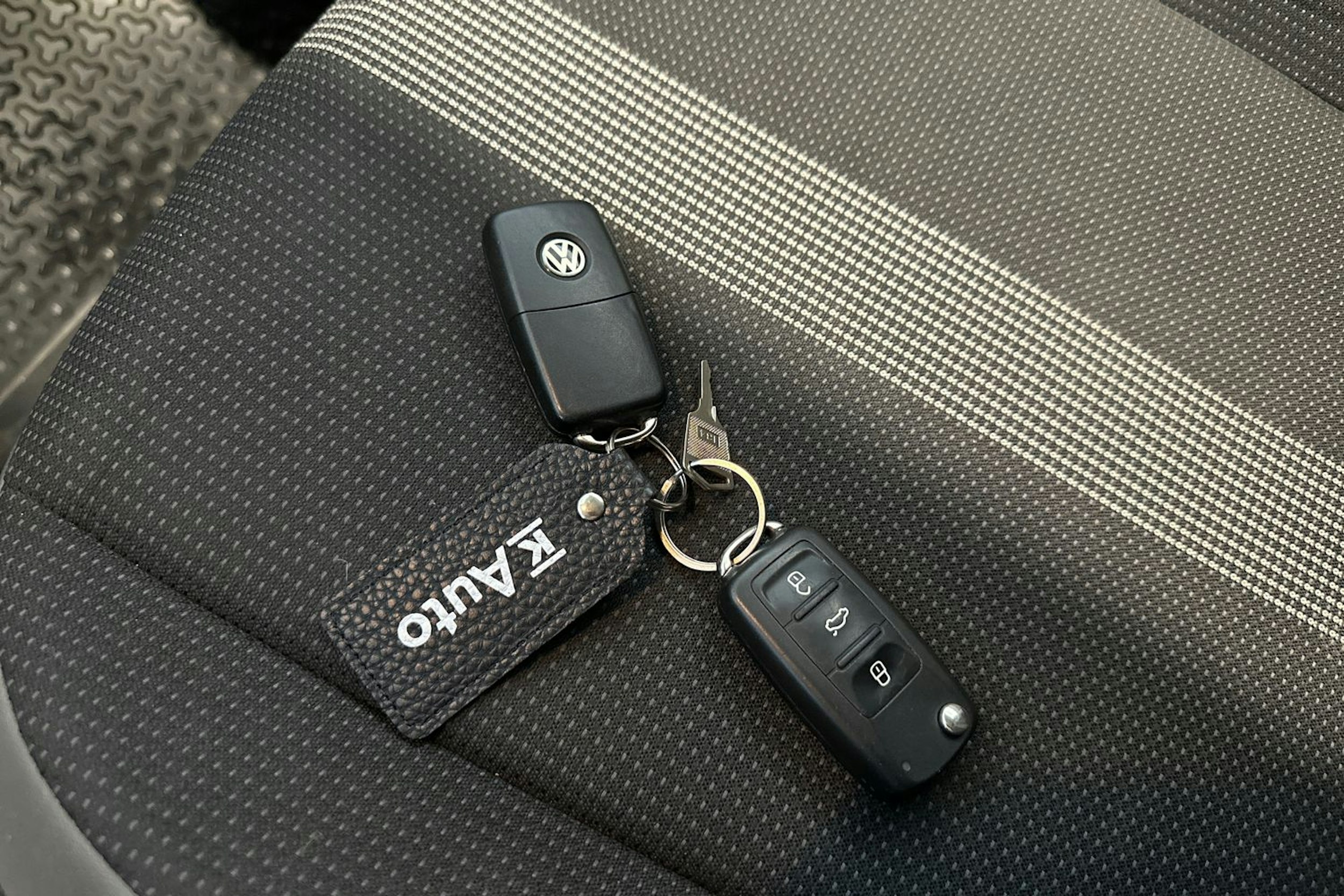 valkoinen Volkswagen up! 2018 kuva 23.