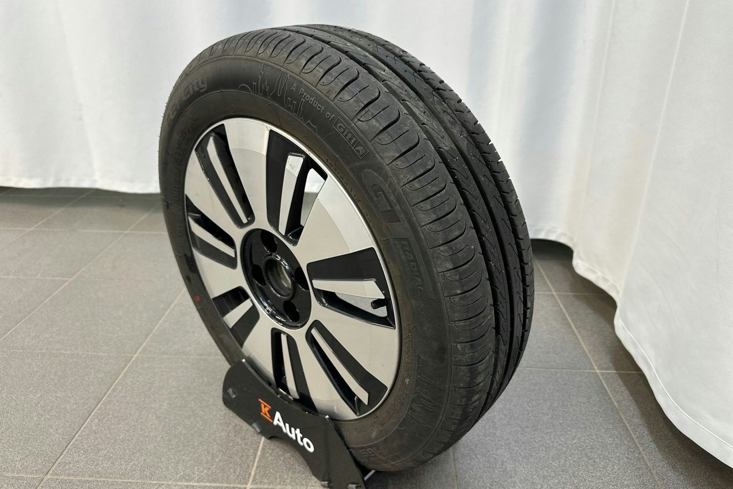 valkoinen Volkswagen up! 2018 kuva 26.