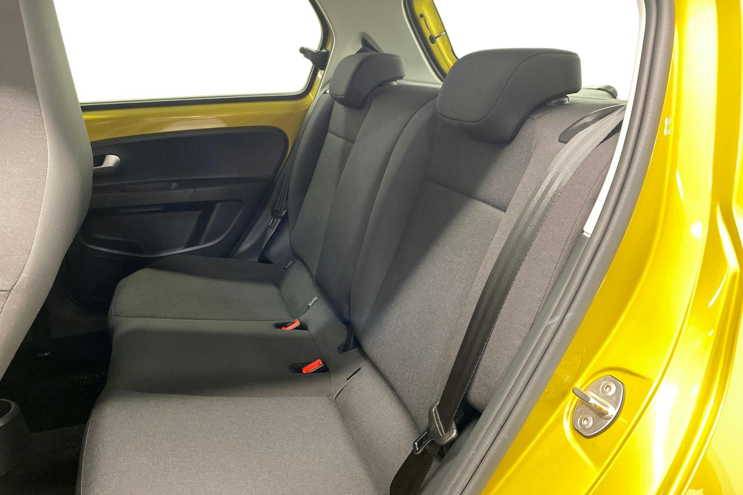 Keltainen Volkswagen up! 2019 kuva 10.