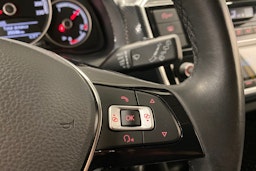 Keltainen Volkswagen up! 2019 kuva 16.