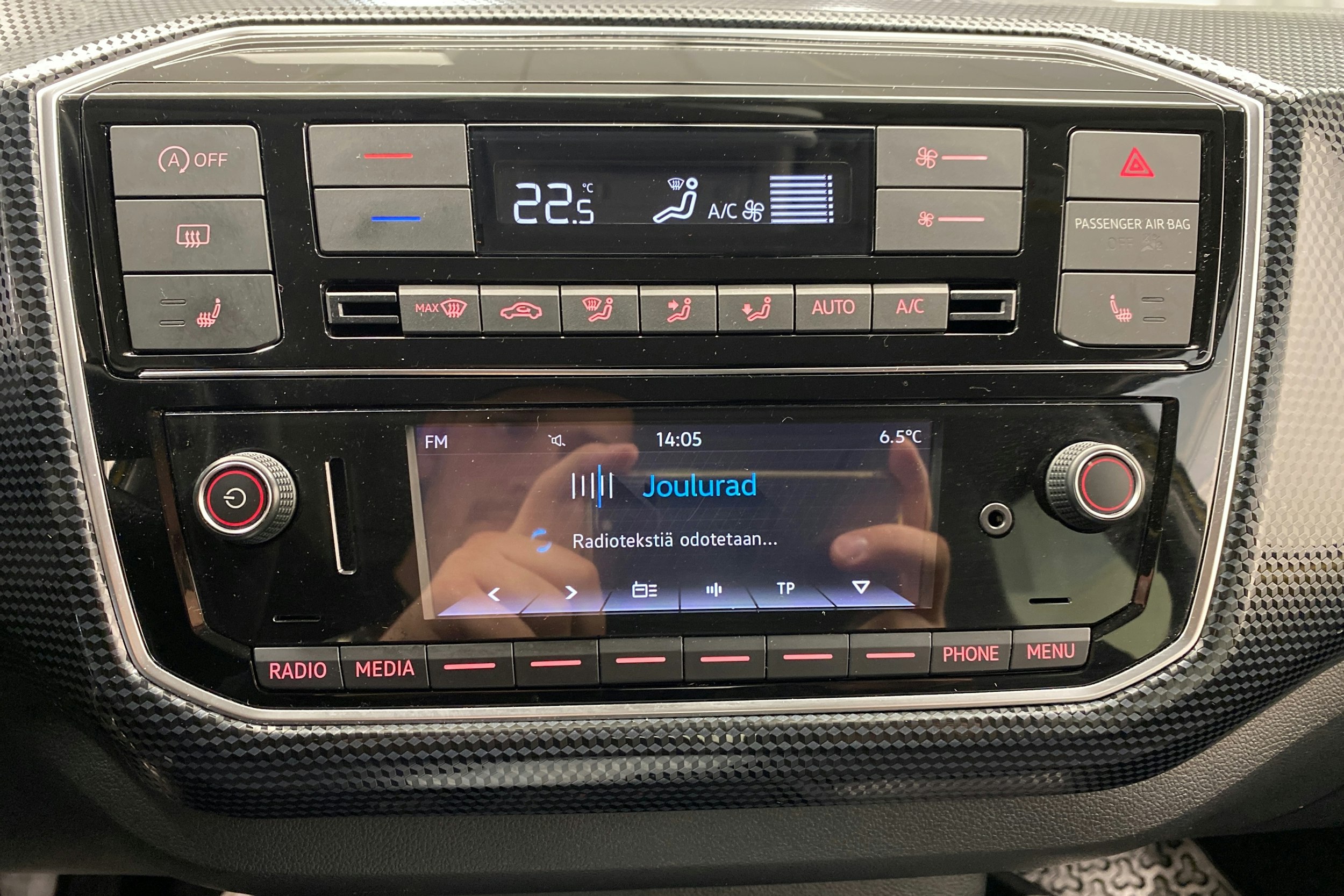 Keltainen Volkswagen up! 2019 kuva 17.