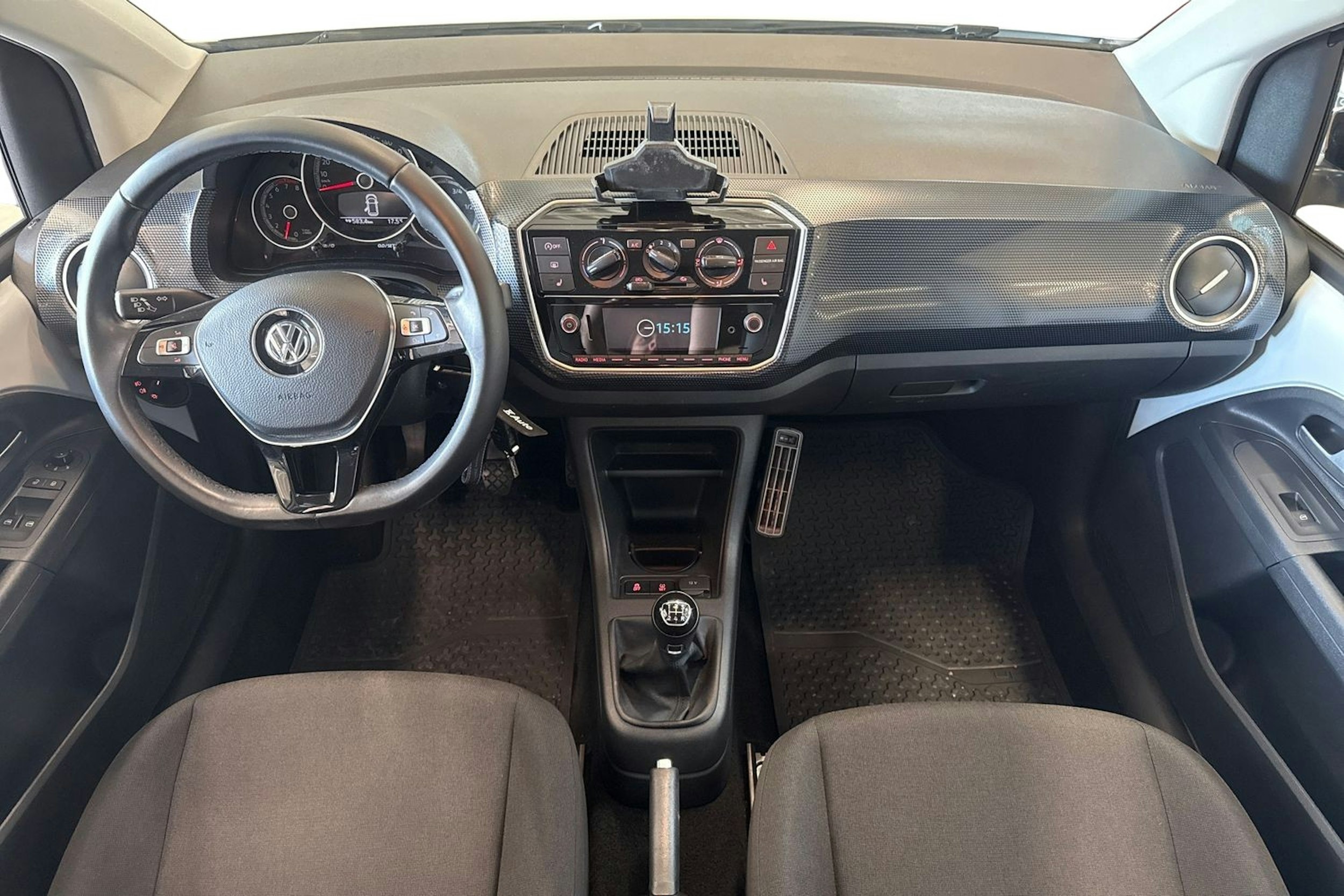 valkoinen Volkswagen up! 2019 kuva 9.