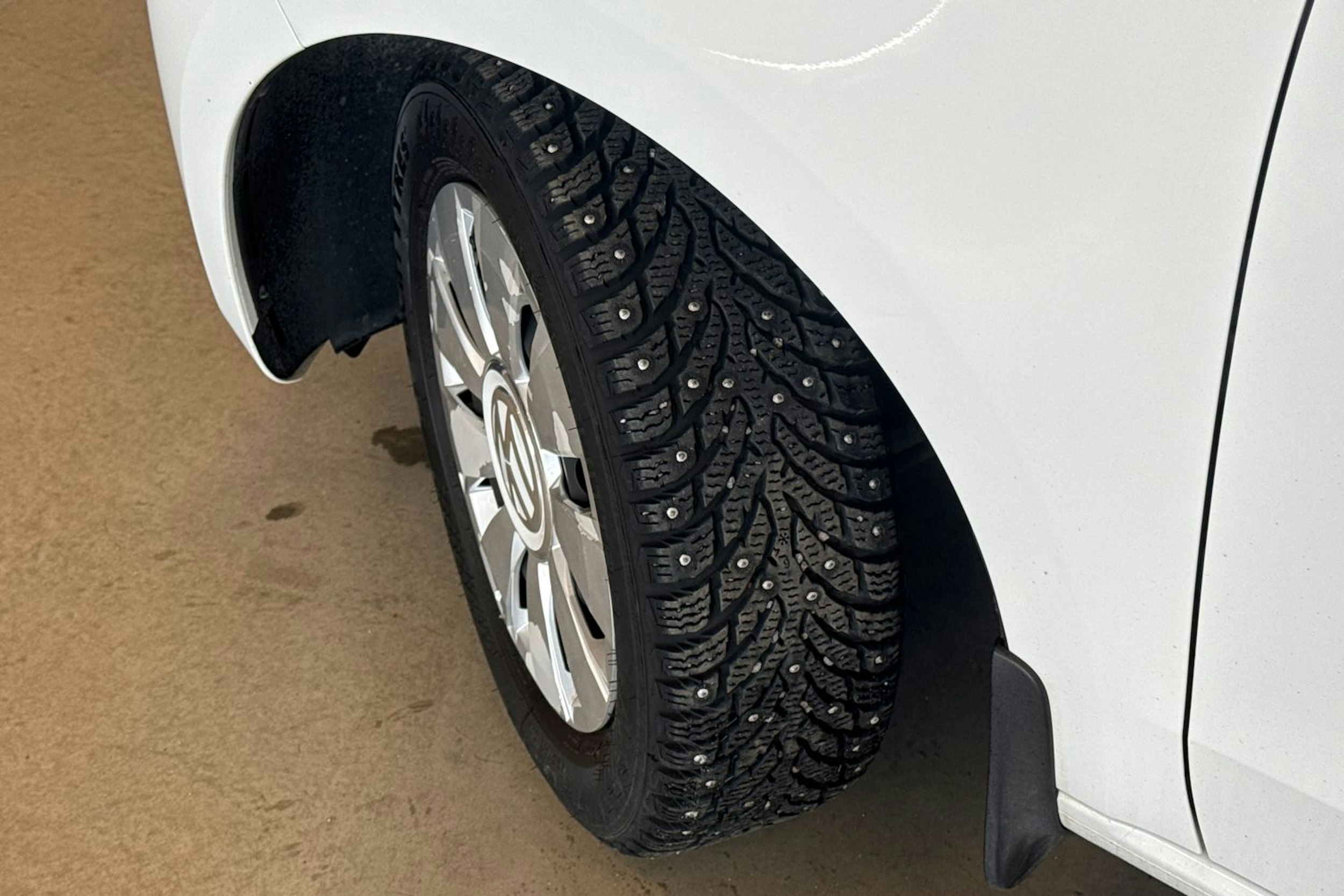 valkoinen Volkswagen up! 2019 kuva 13.