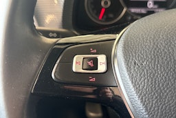 valkoinen Volkswagen up! 2019 kuva 15.