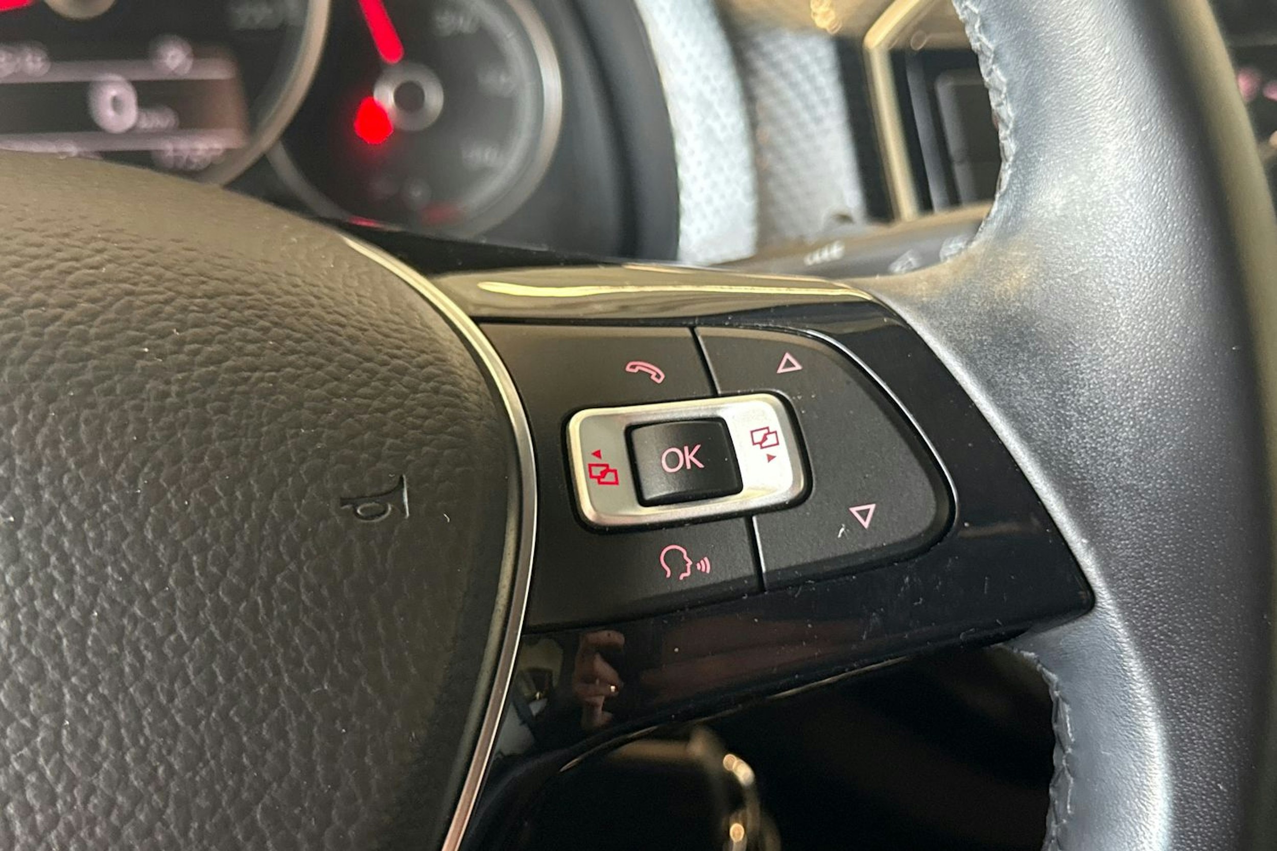 valkoinen Volkswagen up! 2019 kuva 16.
