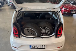 valkoinen Volkswagen up! 2019 kuva 21.